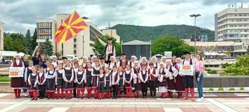 „Љупчо Сантов“ со македонско знаме и песна во Благоевград