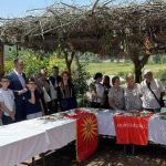 Македонски носии и храна претставени во Тирана